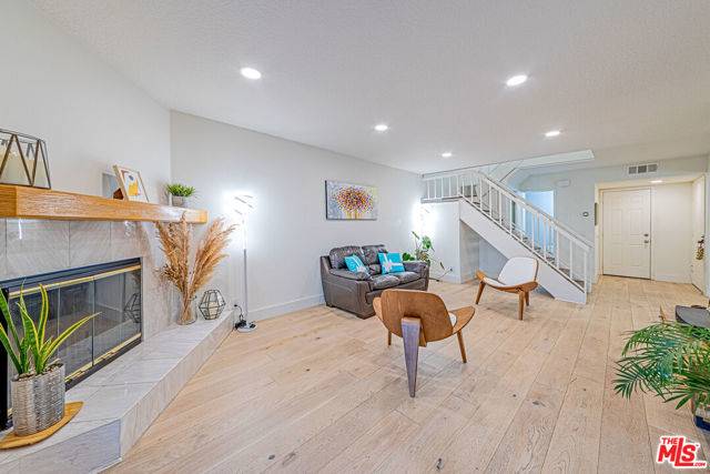 Porter Ranch (los Angeles), CA 91326,19133 Index Street #6
