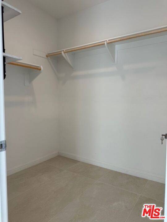 Northridge (los Angeles), CA 91326,20812 W Bur Oak Circle