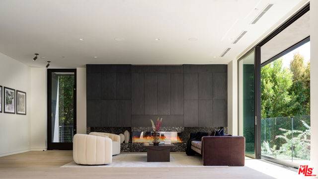 Los Angeles, CA 90069,1626 Sunset Plaza Drive