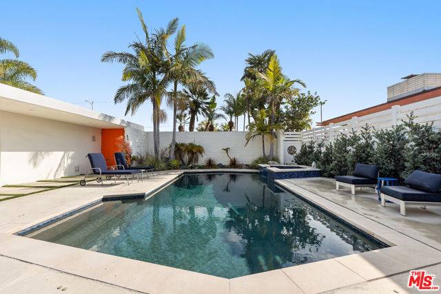 Los Angeles, CA 90056,6427 S Halm Avenue