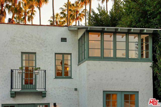 Los Angeles, CA 90068,6749 Whitley Terrace