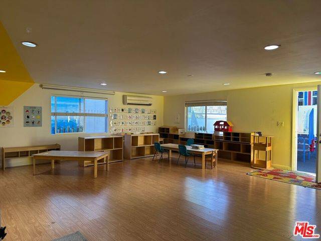 Los Angeles, CA 90006,932 S Park View Street