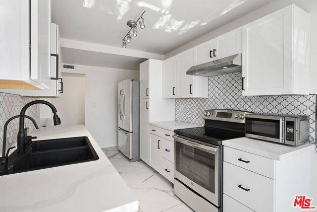 West Hollywood, CA 90069,1230 Horn Avenue #200
