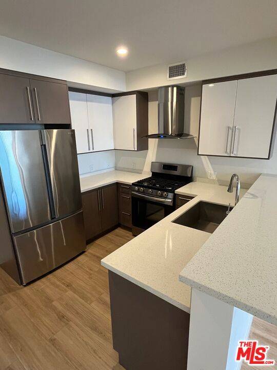 Los Angeles, CA 90025,1301 S Westgate Avenue #302