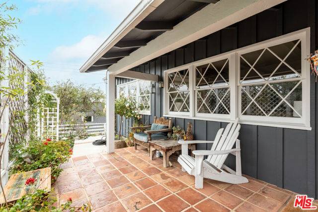 Los Angeles, CA 90046,8855 Appian Way