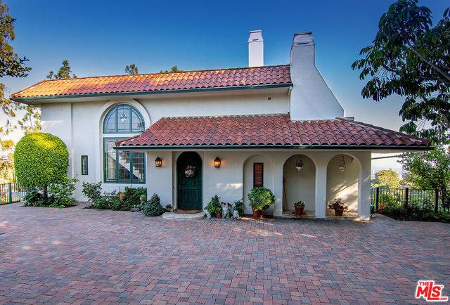 Beverly Hills, CA 90210,1284 LAGO VISTA Drive