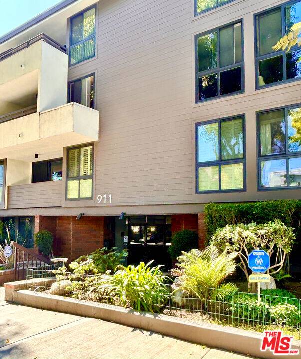 West Hollywood, CA 90069,911 N Kings Road #102