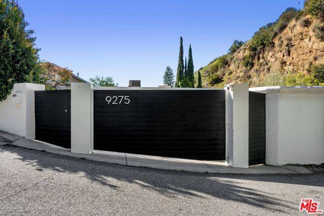 Los Angeles, CA 90069,9275 Flicker Place