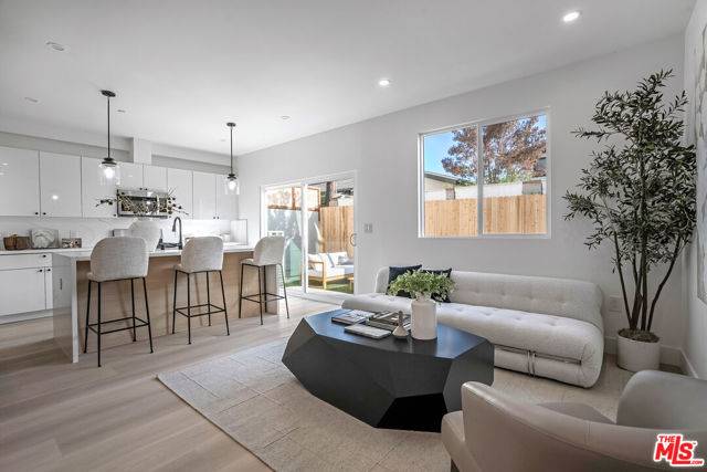 Culver City, CA 90034,5832 David Avenue #3