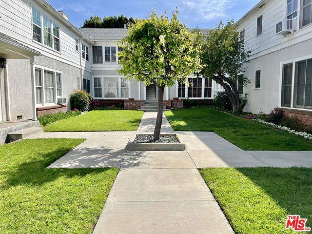 Sherman Oaks, CA 91403,15218 Dickens Street #7