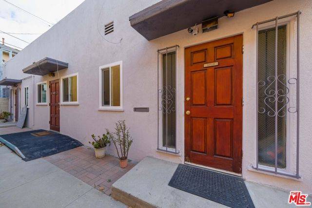 Los Angeles, CA 90042,5419 York Boulevard
