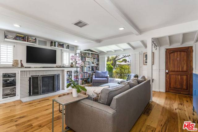 Valley Village, CA 91601,5232 Irvine Avenue
