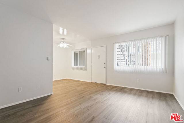 Inglewood, CA 90301,115 N Oak Street #11