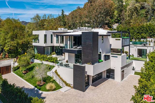 Los Angeles, CA 90077,982 Stone Canyon Road