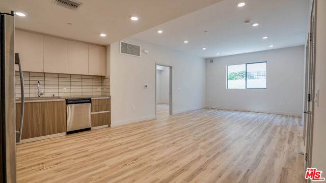 Los Angeles, CA 90035,1540 S Hayworth Avenue #202