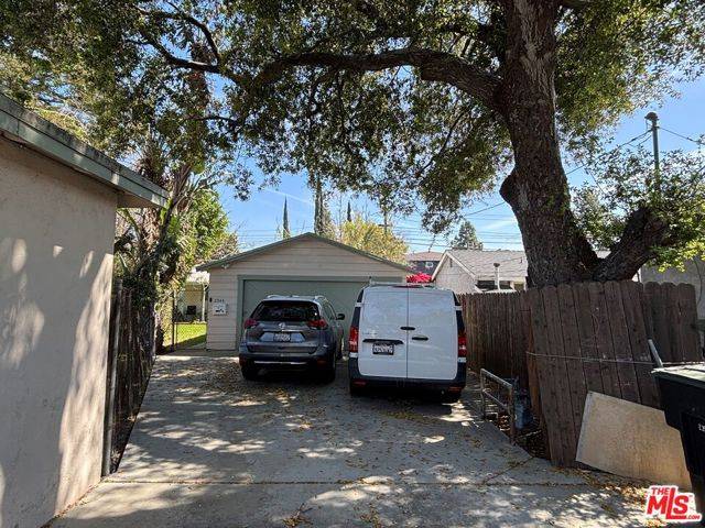 Burbank, CA 91504,2344 N Fairview Street