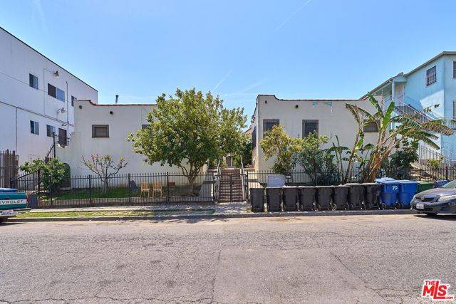 Los Angeles, CA 90006,3262 Monette Place