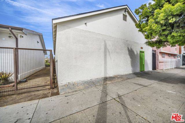 Los Angeles, CA 90044,9611 S Vermont Avenue