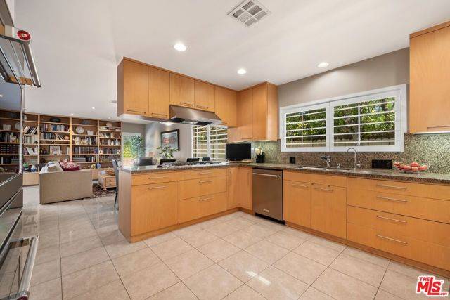 Los Angeles, CA 90049,16617 Park Lane Circle