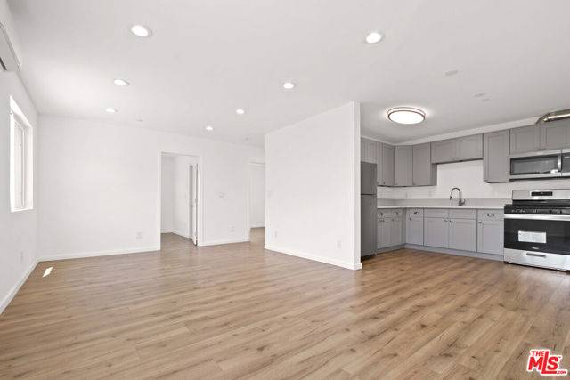 Los Angeles, CA 90044,649 W 92nd Street