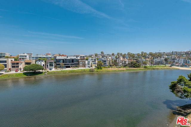 Playa Del Rey (los Angeles), CA 90293,6400 Pacific Avenue #308