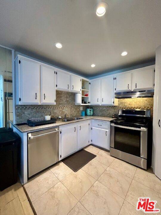 Tarzana (los Angeles), CA 91356,18555 Collins Street #C27