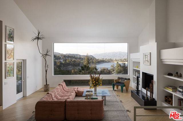 Los Angeles, CA 90026,1844 Silverwood Terrace