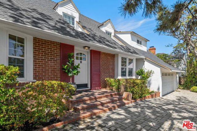 Los Angeles, CA 90049,135 N Canyon View Drive