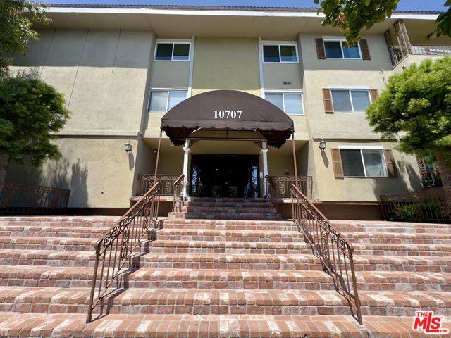 North Hollywood (los Angeles), CA 91602,10707 Camarillo Street #206