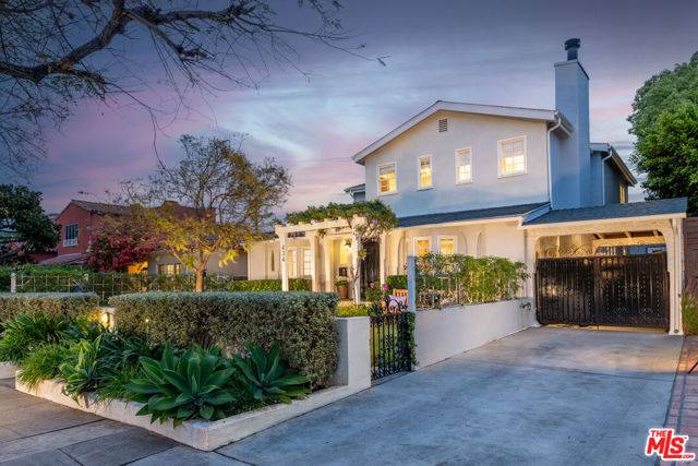 Los Angeles, CA 90004,434 N Beachwood Drive