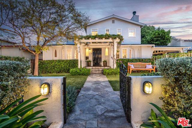 Los Angeles, CA 90004,434 N Beachwood Drive