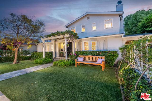 Los Angeles, CA 90004,434 N Beachwood Drive