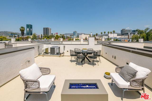 Los Angeles, CA 90038,1248 Lodi Place