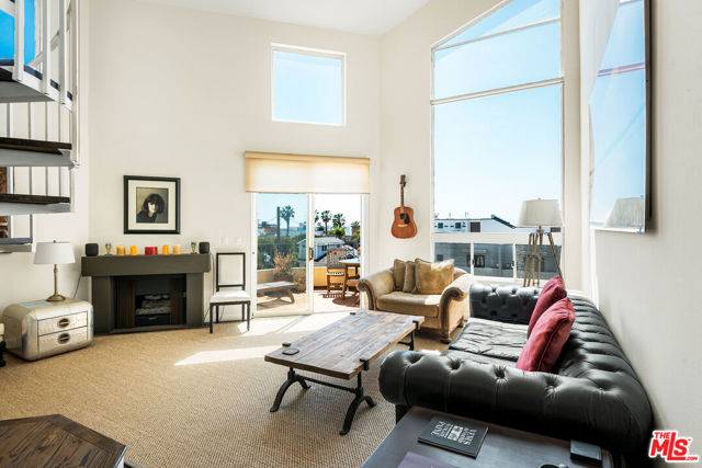 Venice (los Angeles), CA 90291,245 Main Street #308