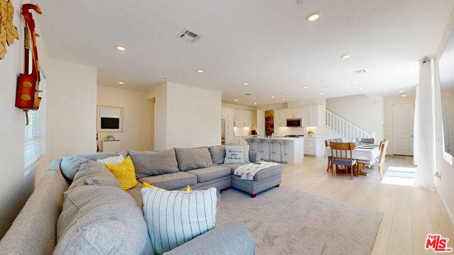 Valencia (santa Clarita), CA 91381,27651 Ensemble Place