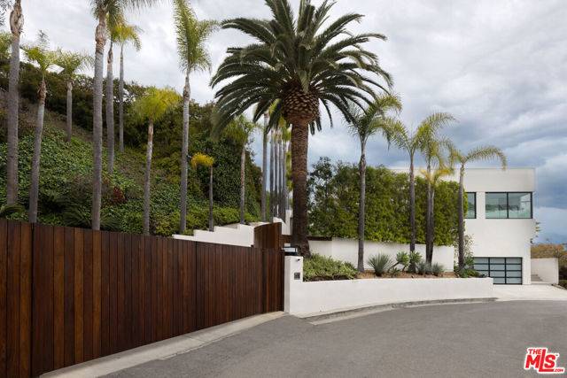 Los Angeles, CA 90069,9405 Sierra Mar Place