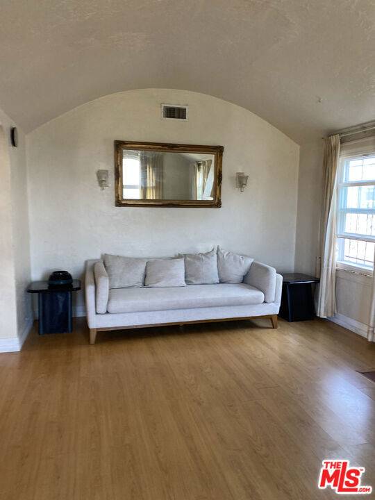 Los Angeles, CA 90047,2132 W 84th Place