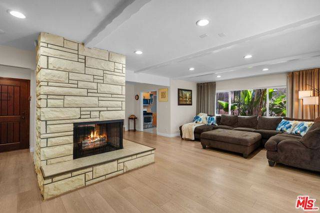 Woodland Hills (los Angeles), CA 91364,4300 Pampas Road