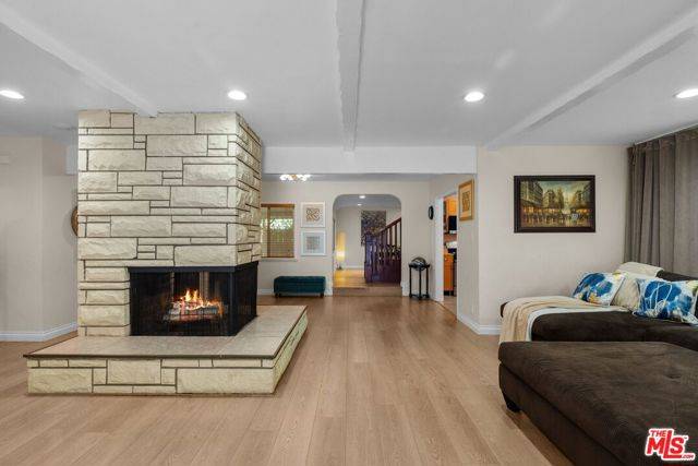 Woodland Hills (los Angeles), CA 91364,4300 Pampas Road