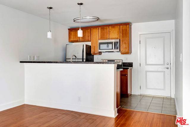 Los Angeles, CA 90024,10982 Roebling Avenue #338
