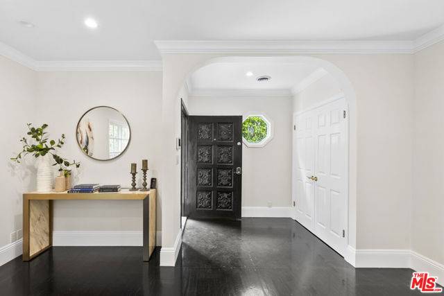 West Hollywood, CA 90069,9035 Lloyd Place