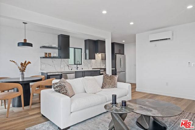 Marina Del Rey, CA 90292,3305 Ocean Front Walk #2