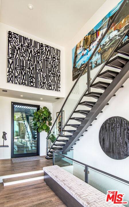 Los Angeles, CA 90069,8572 Hillside Avenue