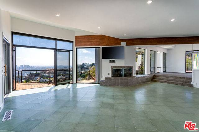 Los Angeles, CA 90046,8424 Grand View Drive