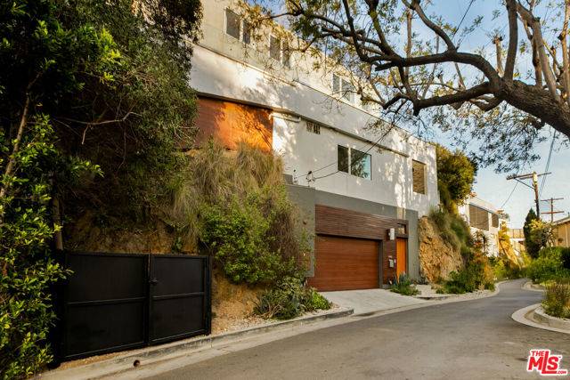 West Hollywood, CA 90069,8469 FRANKLIN Avenue