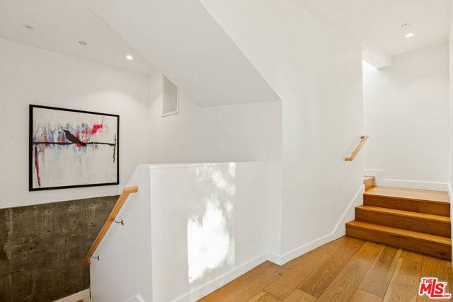 West Hollywood, CA 90069,8469 FRANKLIN Avenue