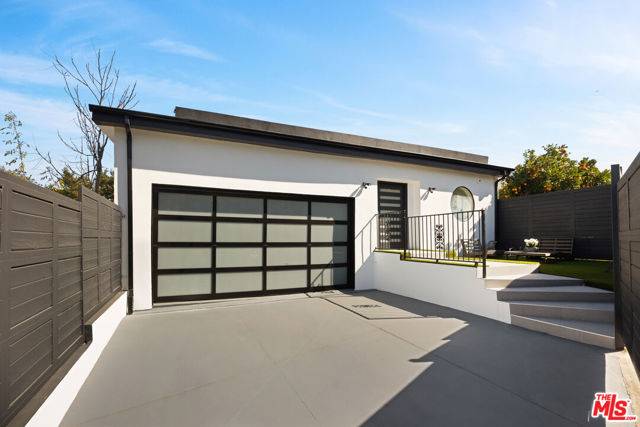 Los Angeles, CA 90068,3256 Dos Palos Drive