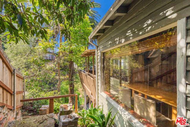 Los Angeles, CA 90068,6933 Vanland Trail