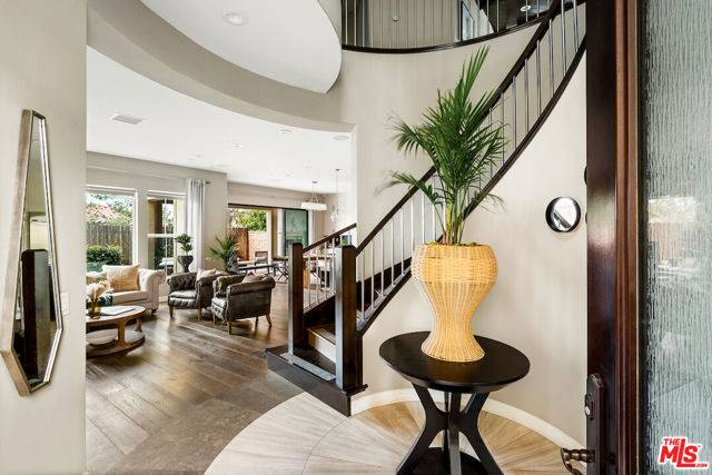 Porter Ranch (los Angeles), CA 91326,20700 Walnut Circle