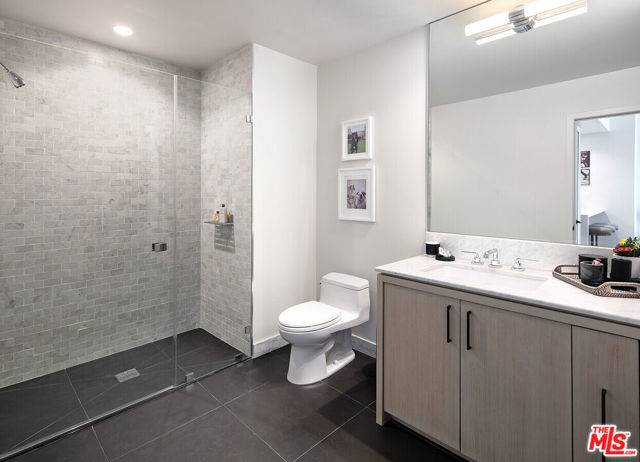 Los Angeles, CA 90028,1755 Argyle Avenue #1005